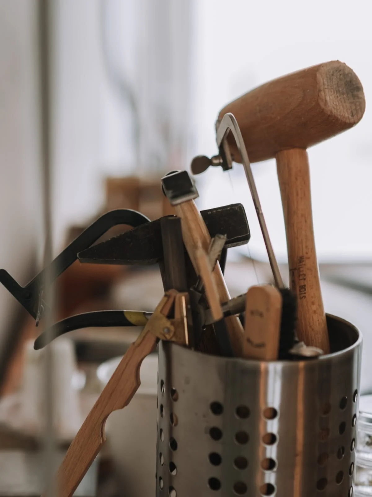 Details at the bench ⚒️

💍 Working on your first orders.