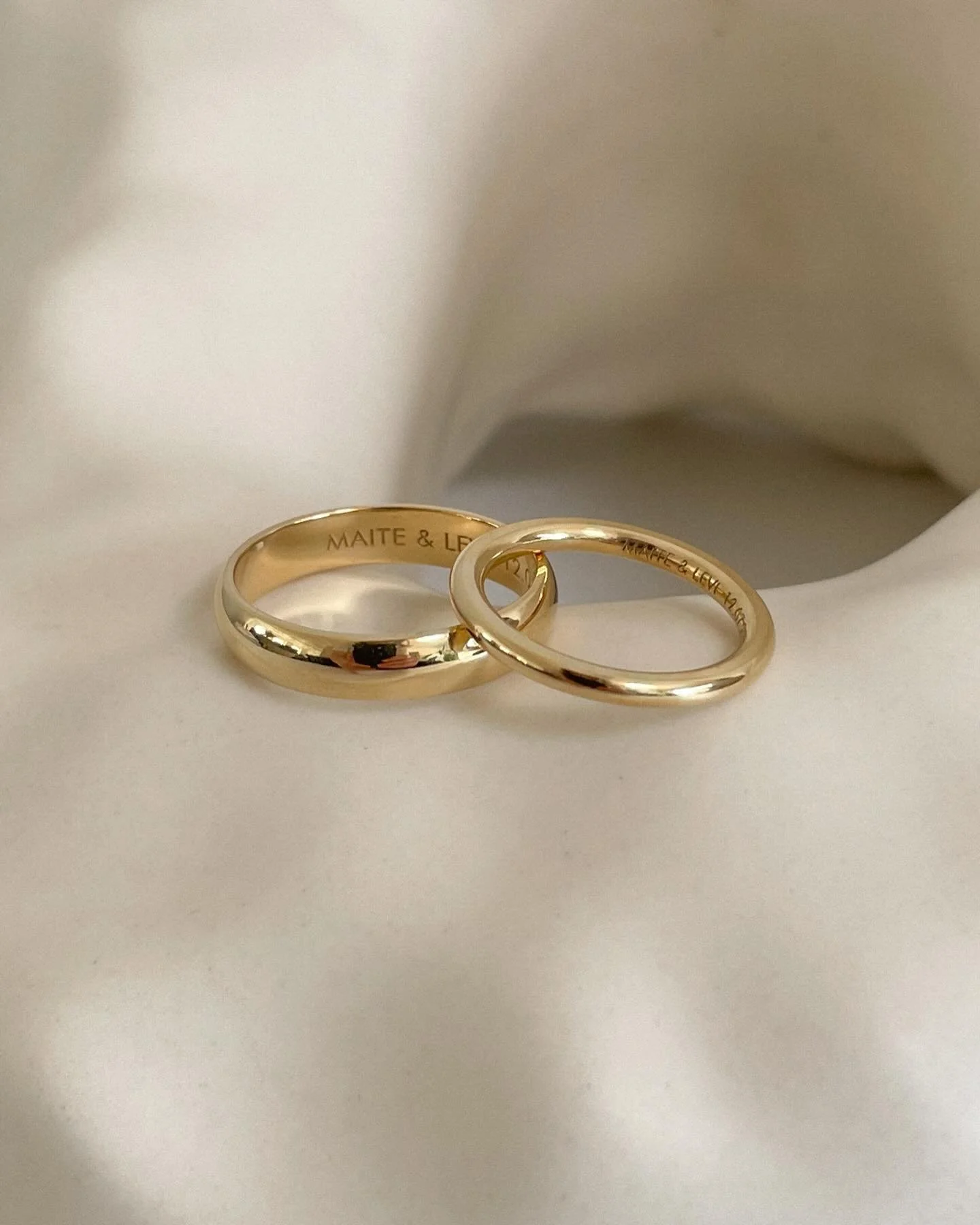 M &amp; L 🕊️ 

💍 Timeless classics in 18k recycled gold.

Congrats!