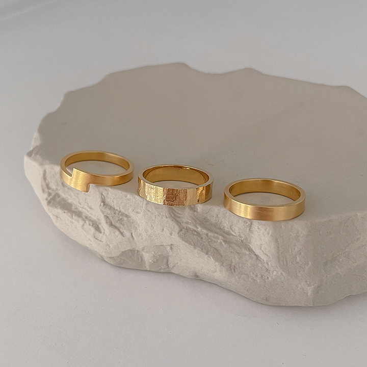 Unisex and gender neutral engagement rings Antwerp, without gemstones or diamonds