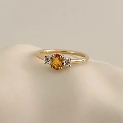 Engagement ring with 3 stones, handmade by an ethical jeweler and goldsmith in Antwerp