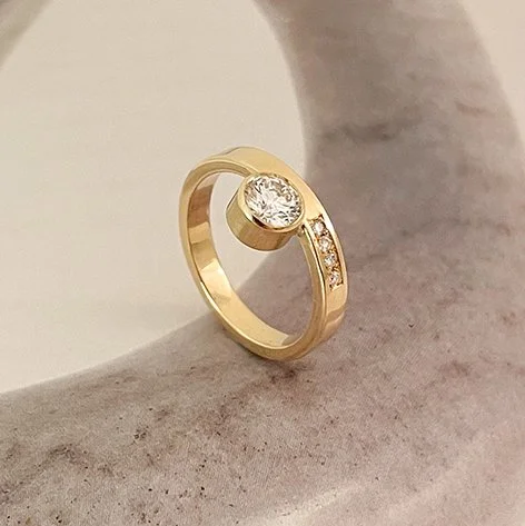 Modern sleek contemporary engagement ring 