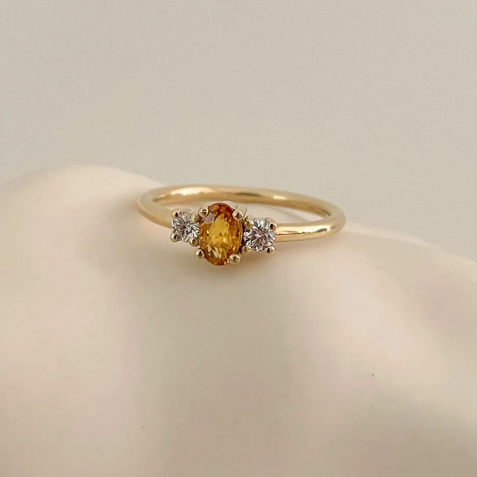 3-stone engagement ring, handmade by an ethical and sustainable jeweler and goldsmith in Antwerp