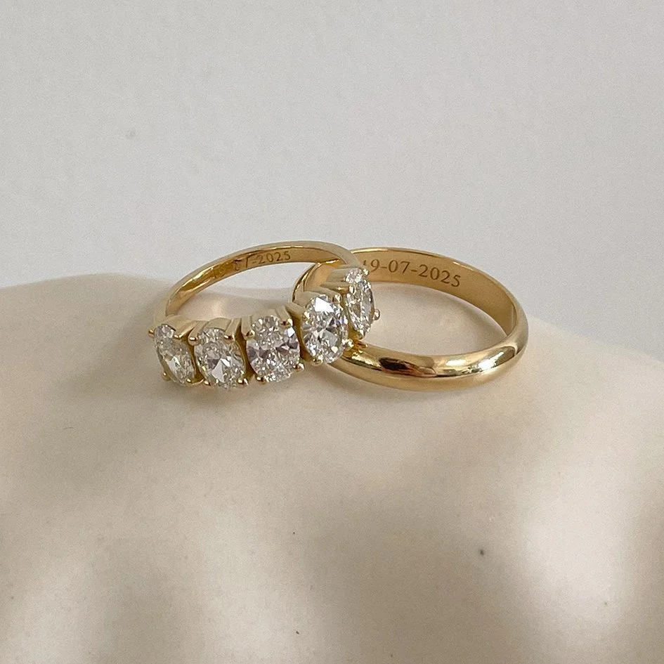 Large oval diamond eternity wedding band made of sustainable gold, crafted by De Vree in Antwerp
