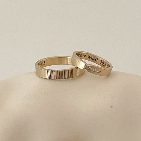 Modern textured wedding rings, handmade in antwerp in 14k yellow gold by jeweller De Vree