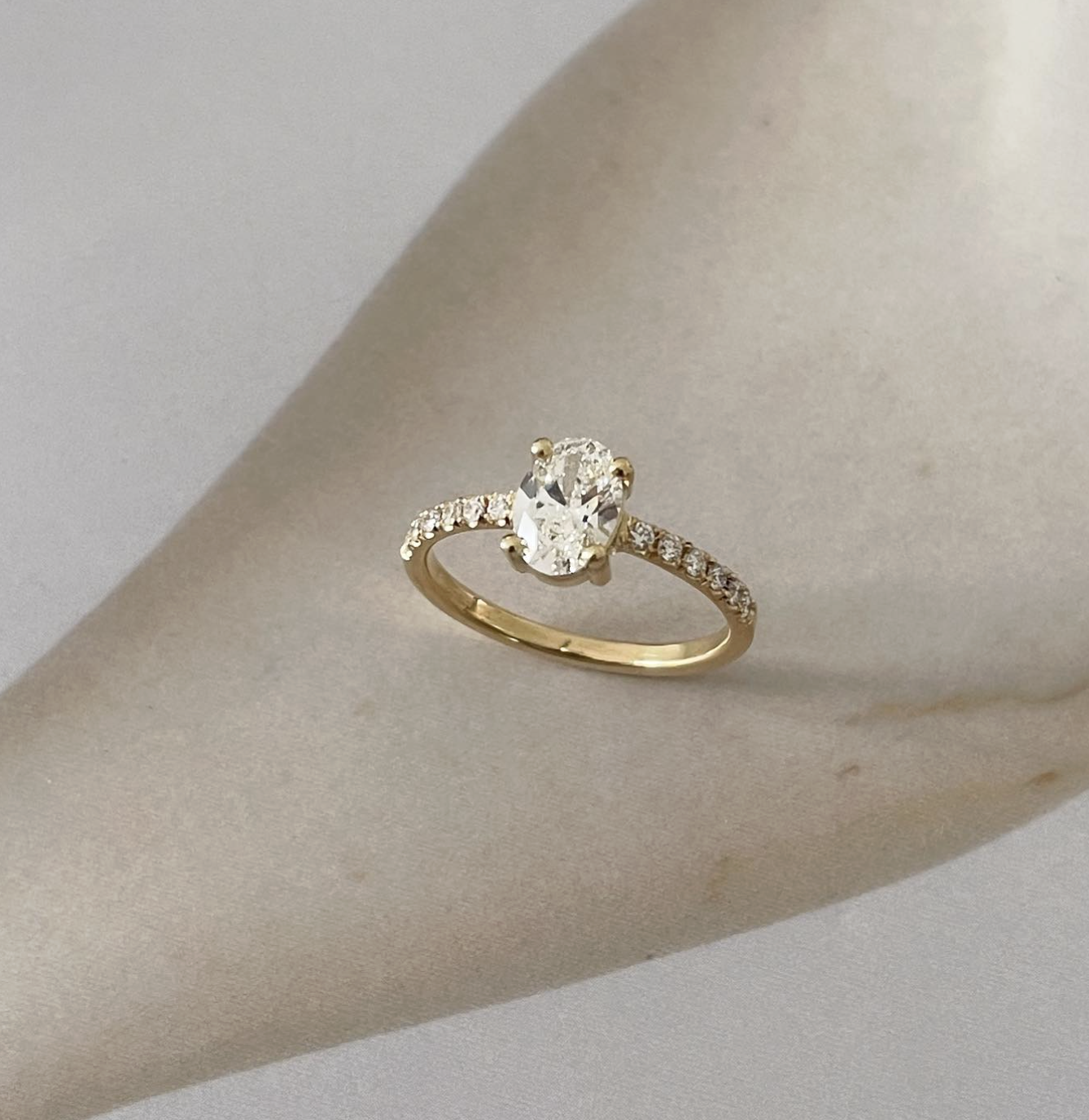 Eternity engagement ring with an oval diamond, handcrafted in Antwerp by goldsmith De Vree