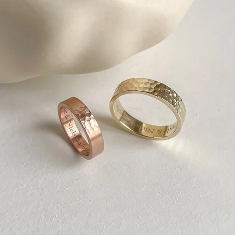Wedding rings made in Antwerp with texture in rose gold and yellow gold