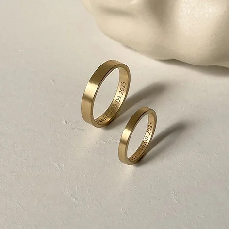Minimalistische tijdloze gouden trouwring in 18 karaats geelgoud