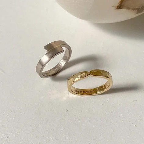 Matching sustainable wedding rings handmade in antwerp by De Vree
