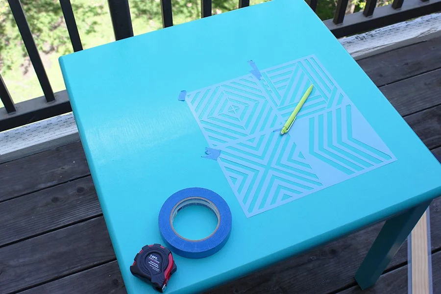 Renueva una Mesa Vieja con un Stencil o Plantilla