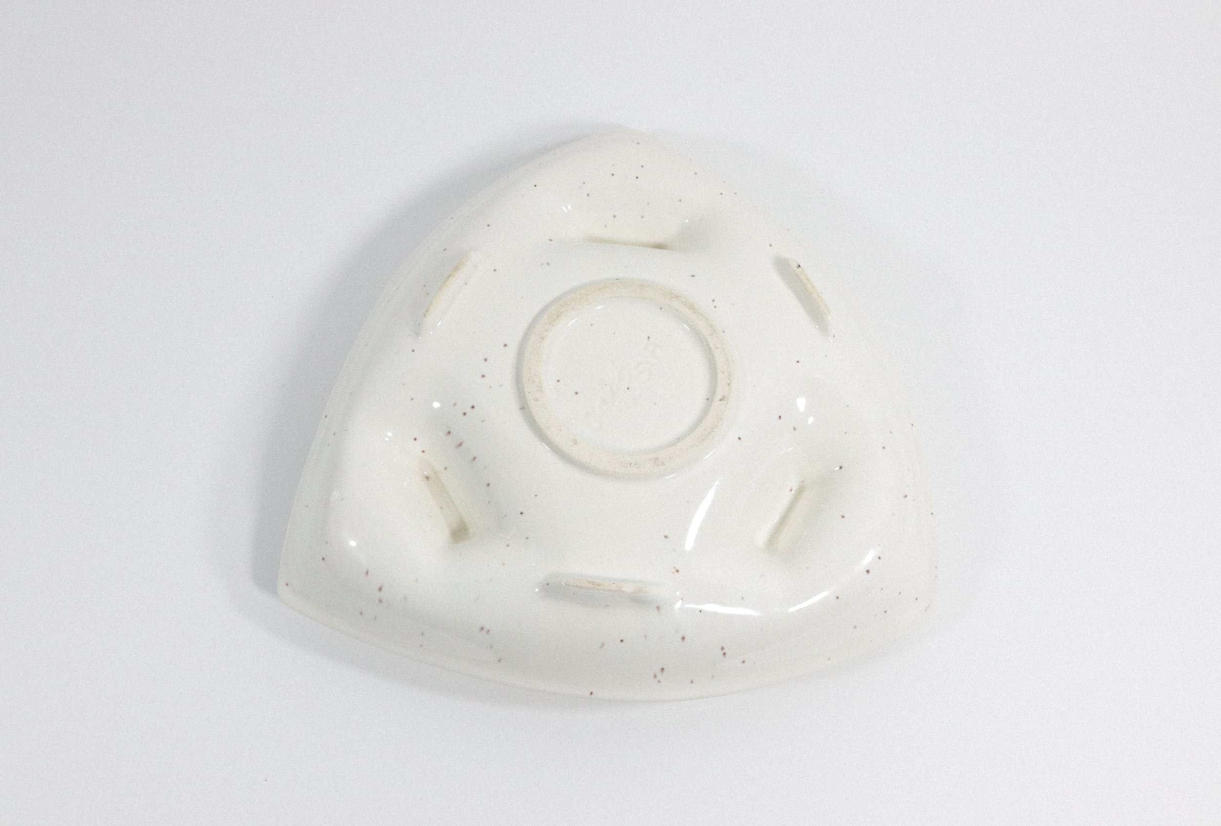 Vintage speckled triangle pottery ashtray. Made in California, USA.