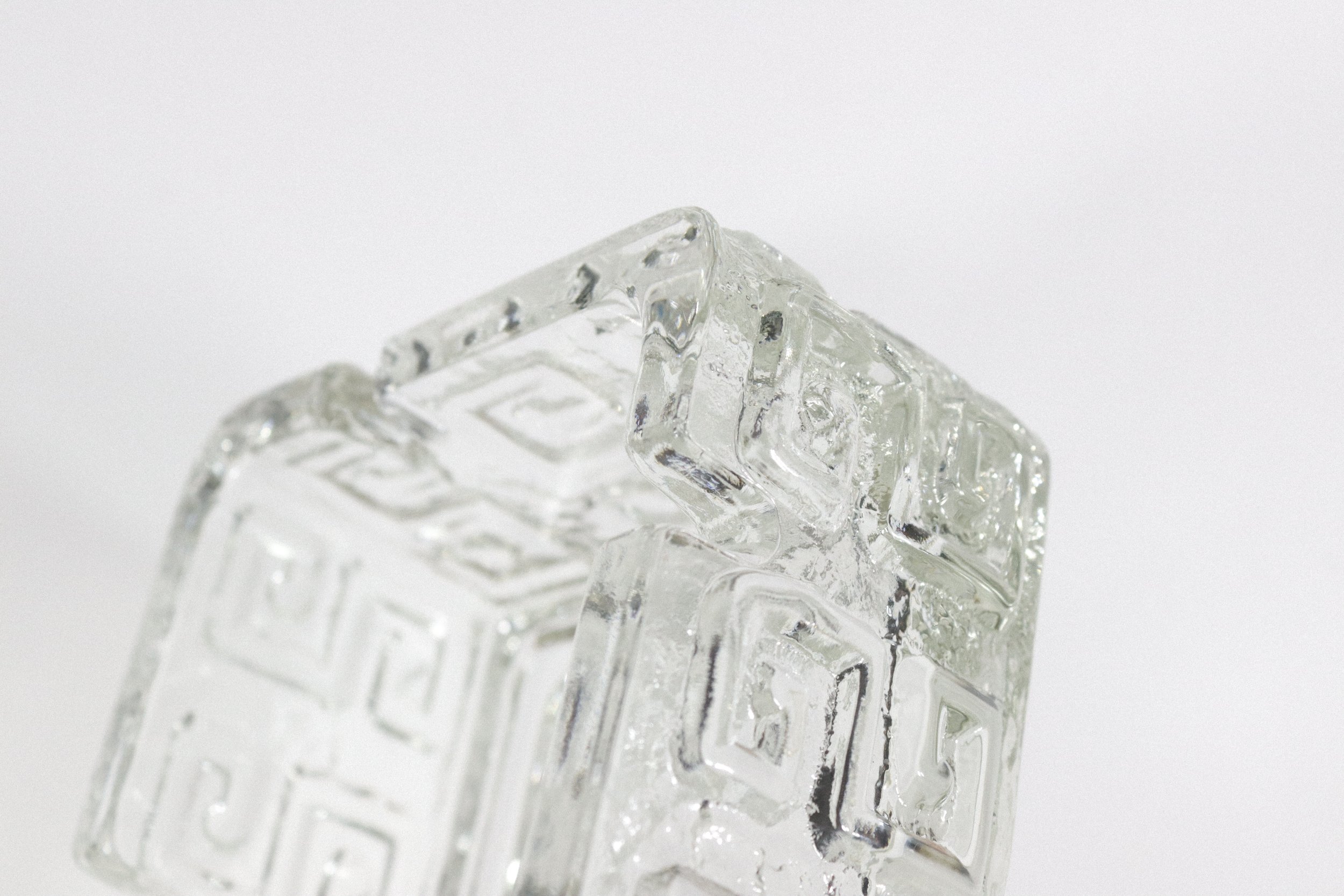 Vintage (1960s) Taalari Collection clear art glass ashtray by Tamara Aladin for Riihimäen Lasi Oy. Made in Finland.