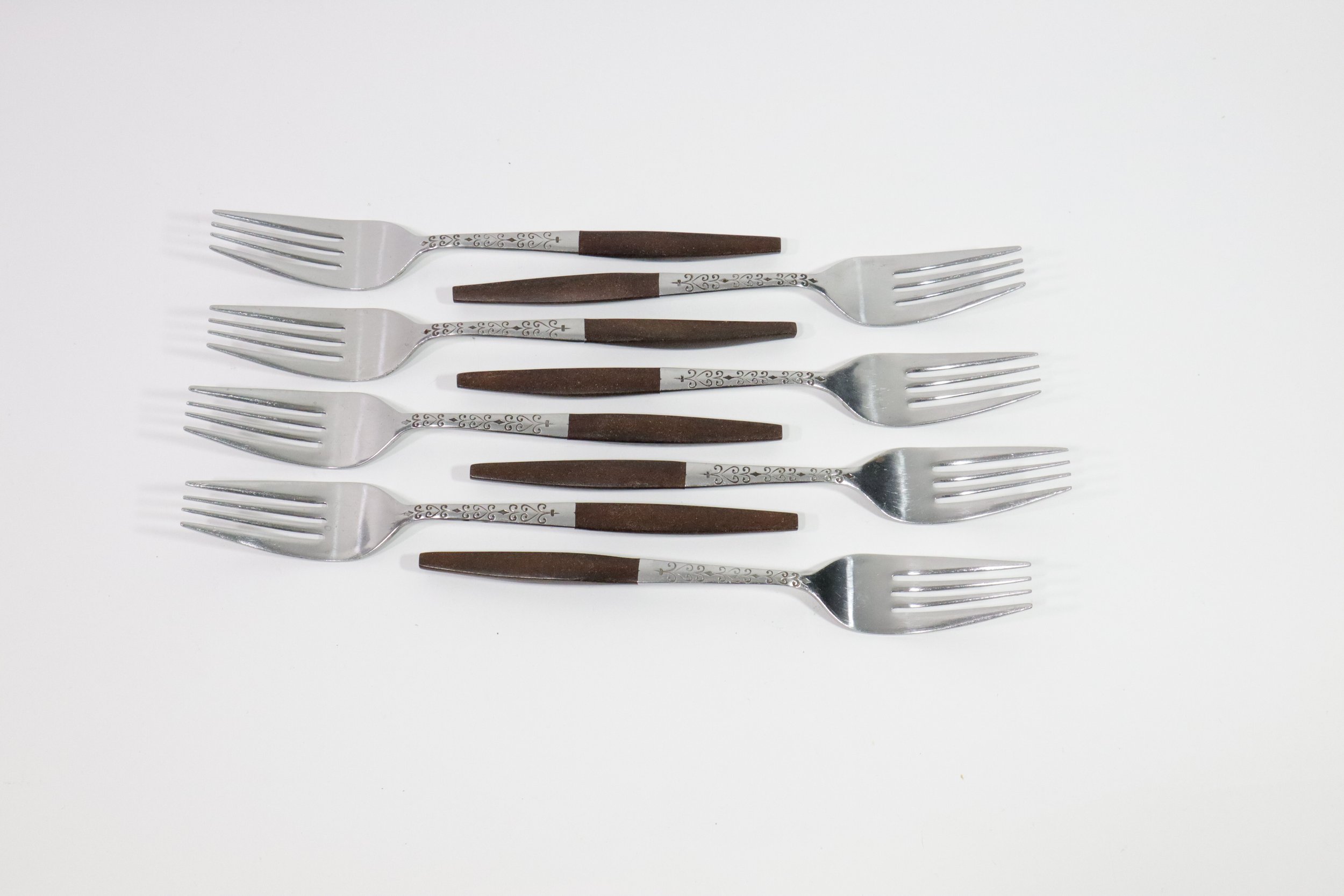 Vintage 1960s 36-piece Interpur Japan stainless steel and composite wood flatware set. Includes 8 dinner forks, 8 salad forks, 8 teaspoons, 2 tablespoons, and 10 knives.