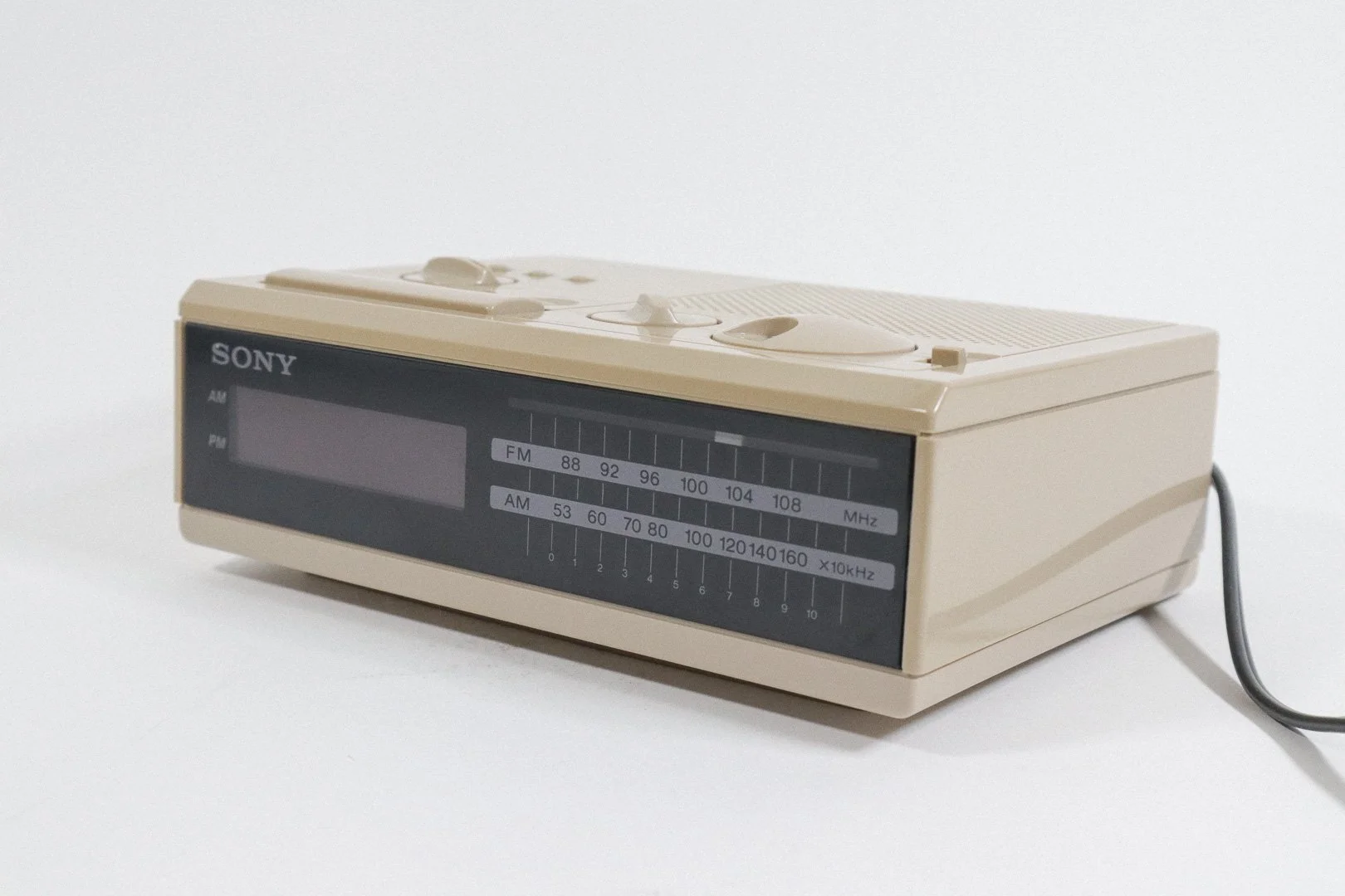 Vintage Sony Dream Machine FM/AM digital alarm clock and radio in beige.