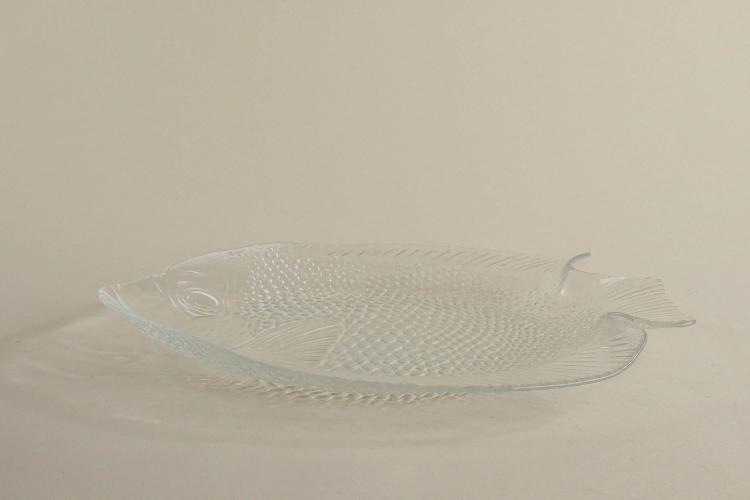 Vintage set (4) of Arcoroc France clear glass fish plates.