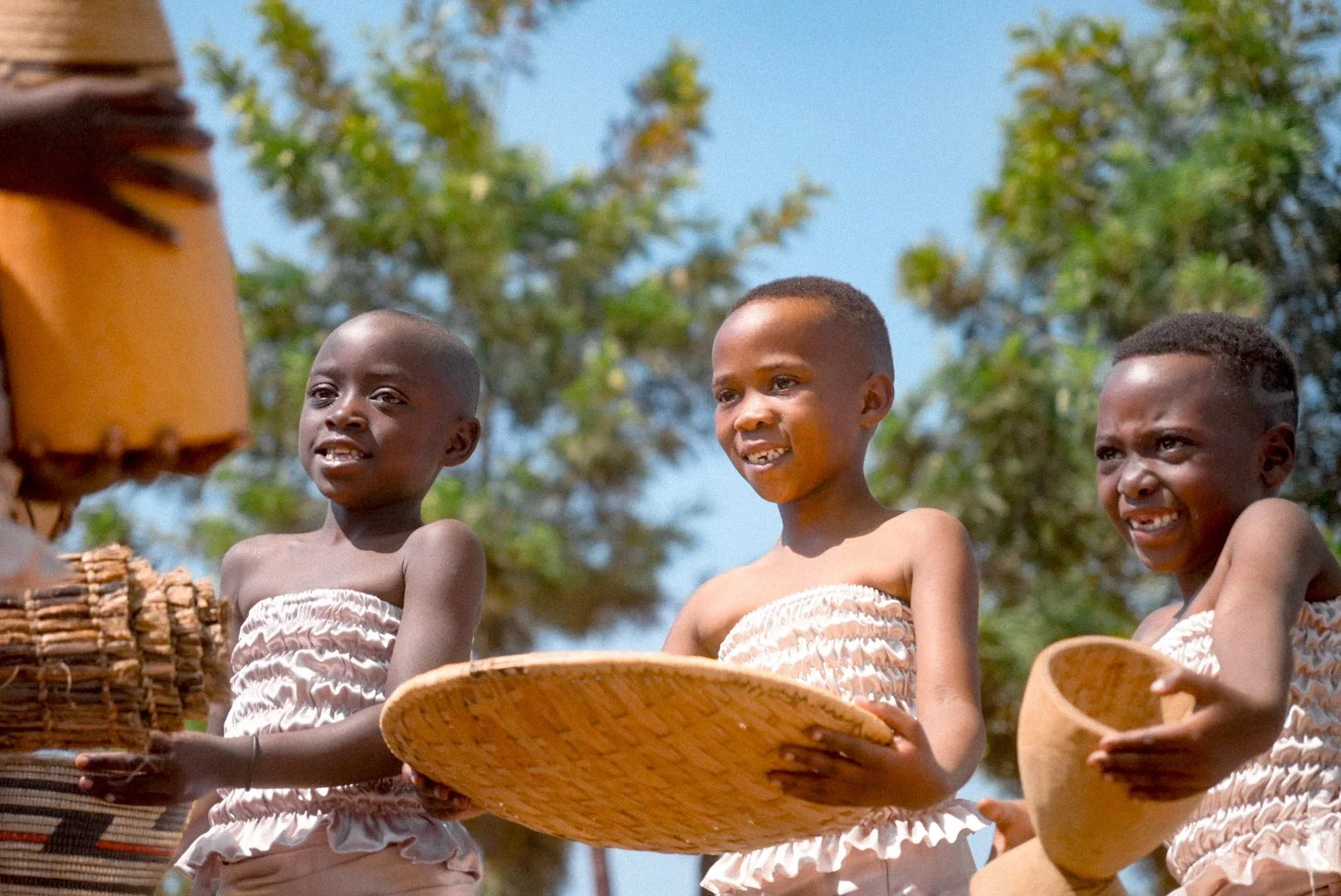 girls in trad with baskers.JPG