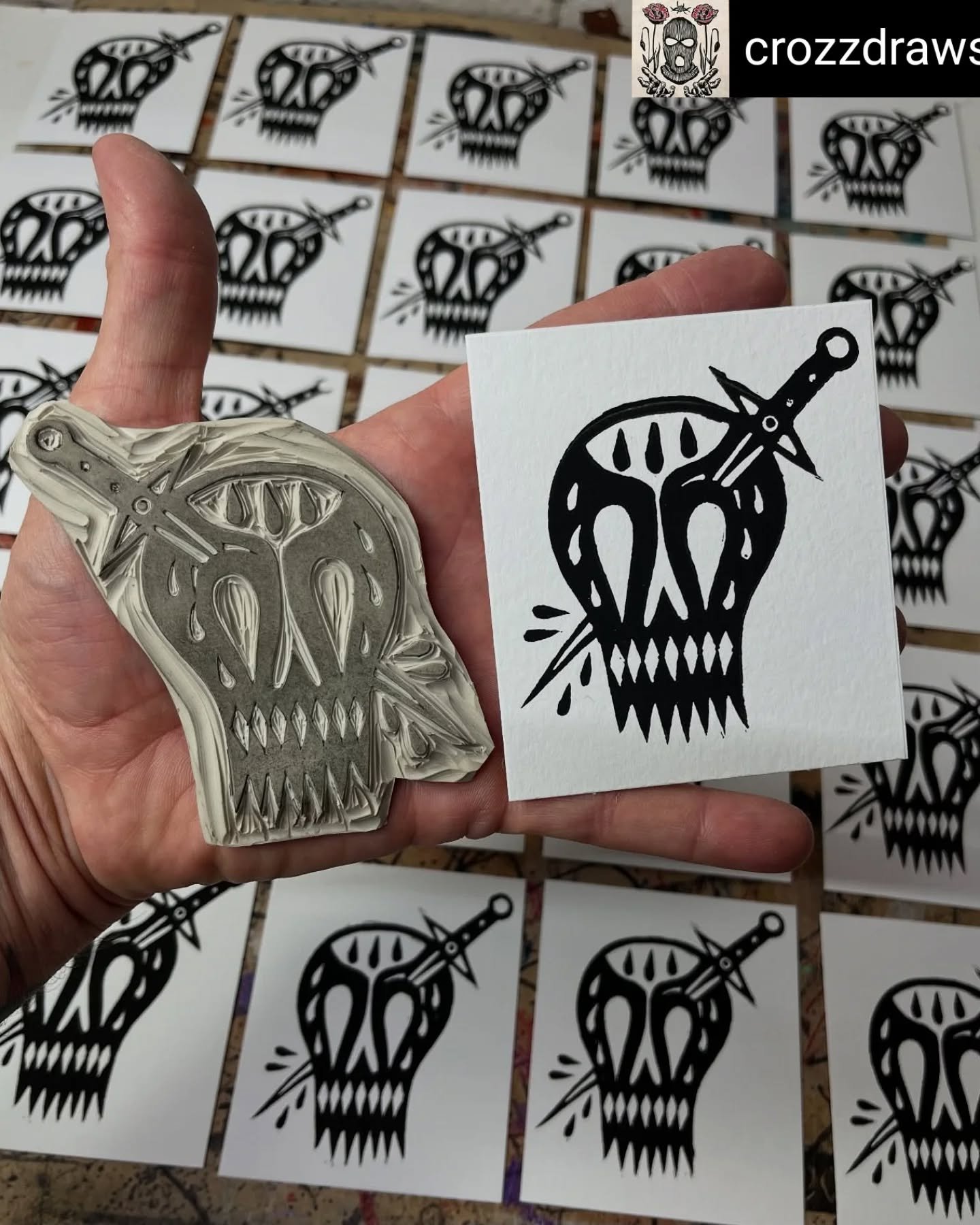 @crozzdraws Mini Skull with Dagger&hellip;mini block print, 3.5&rdquo;x4&rdquo;

Grab one for $0 at the opening of Crozzdraws at @ketchupcitycreative this Friday 6-9pm

#blockprint #blockprinting #printmaking #printmaker #printmakersofinstagram #lino