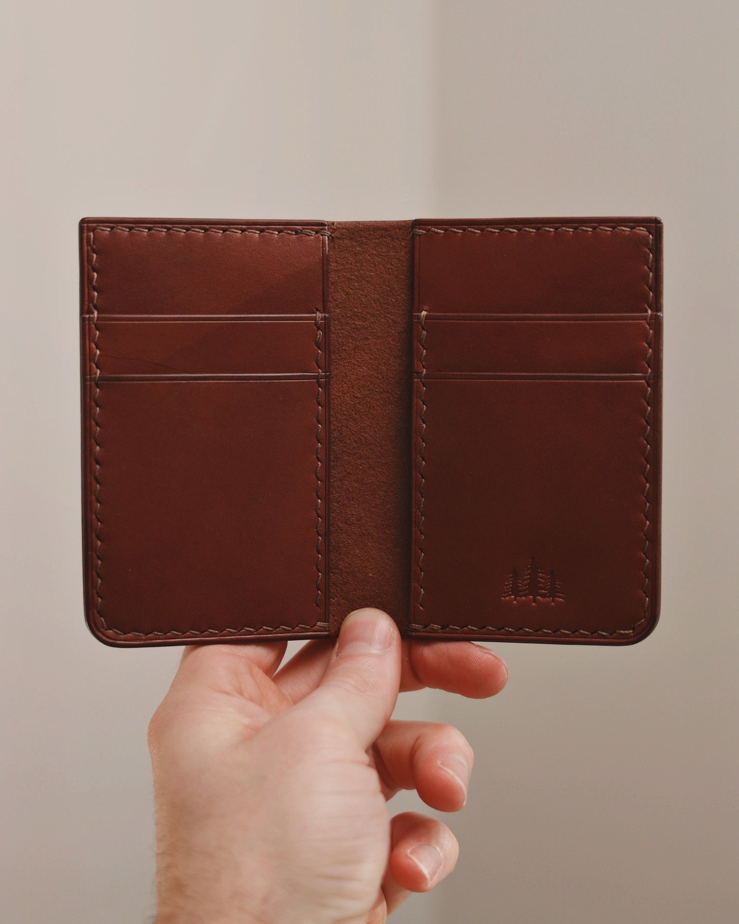 Jackson vertical bifold in chestnut 
&bull;
briarwoodleather.com