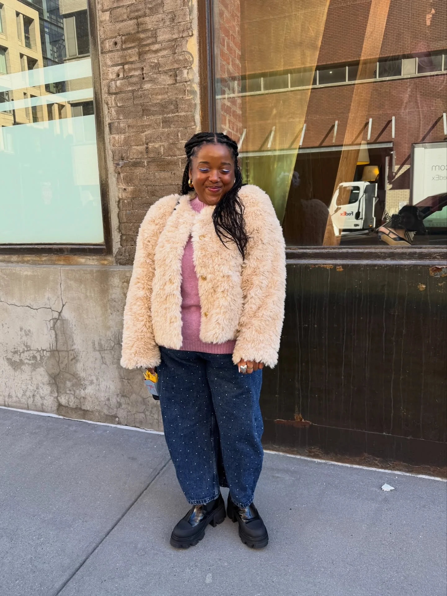 Another day, another NYFW slay! @normakamali Fall 2026 Presentation + @cinta_the_label x @stoneandmason Galentine&rsquo;s Day at @zumanewyork 🩷

Jumper: @uniqloeurope 
Jeans: @tuclothing 
Fur Coat: @marksandspencer @marksandspencerstyle 
Boots: @gan