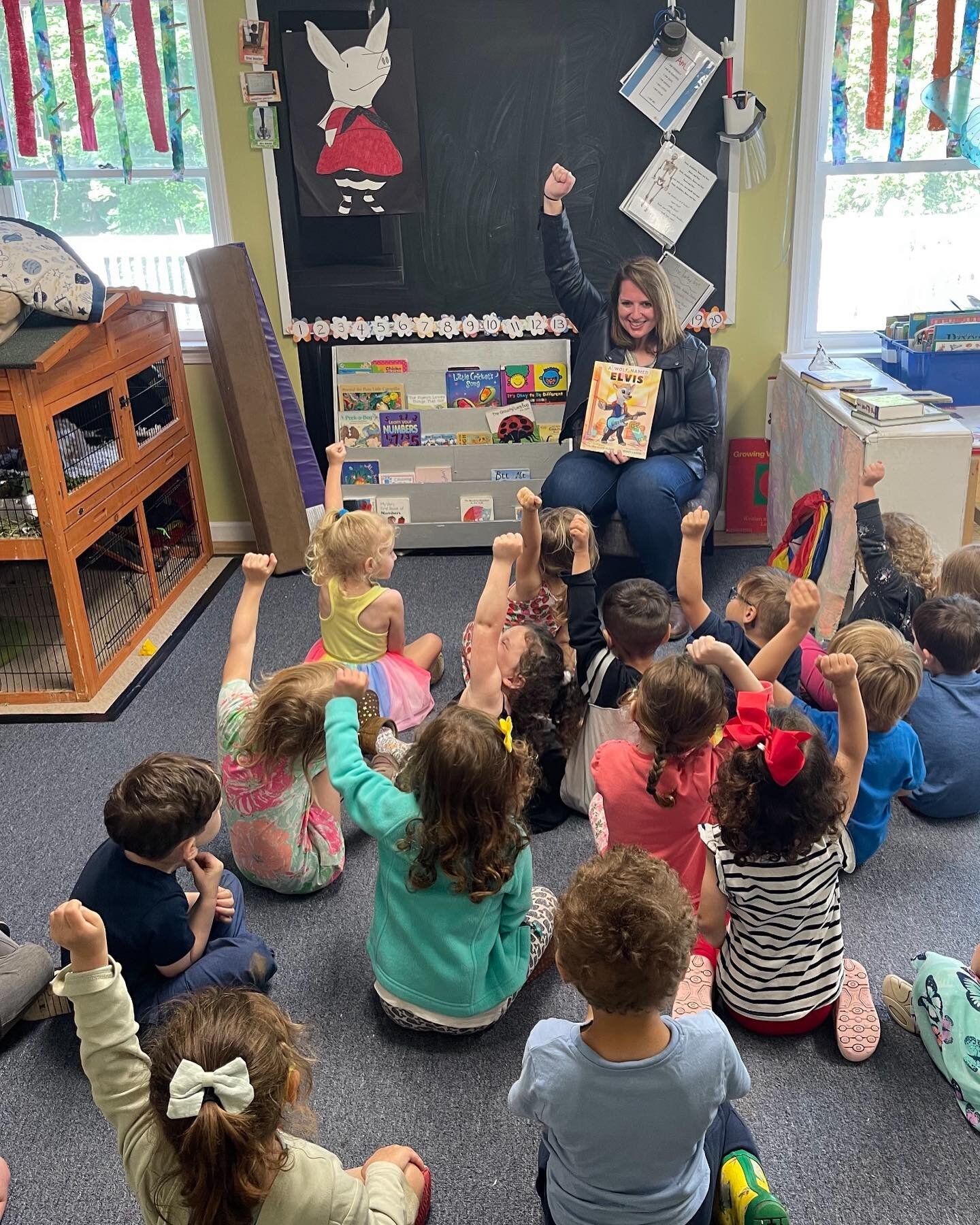 Holding our magic high in the air at @createlearningcenter ✨✨✨
Thank you for having me! 

I LOVE sharing these moments with children and empowering them to feel their feelings and find their own magic! I&rsquo;m looking forward to creating many more 