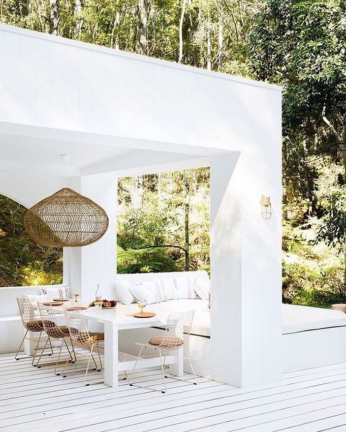 What more do you need in a space like this? A perfect place to eat, have a few drinks, entertain and get some well deserved Vitamin D ☀️
⠀⠀⠀⠀⠀⠀⠀⠀⠀
@threebirdsrenovations 
⠀⠀⠀⠀⠀⠀⠀⠀⠀
#vcodesignstudio #interiordesign #canberrarenovations #canberra #desi