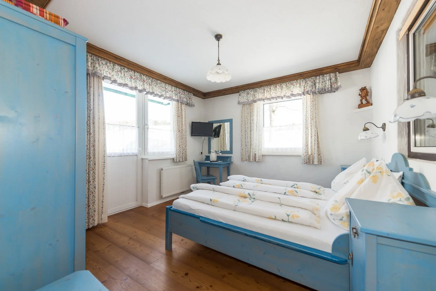 Schlafzimmermit Bergblick, Ferienhaus mit Sauna