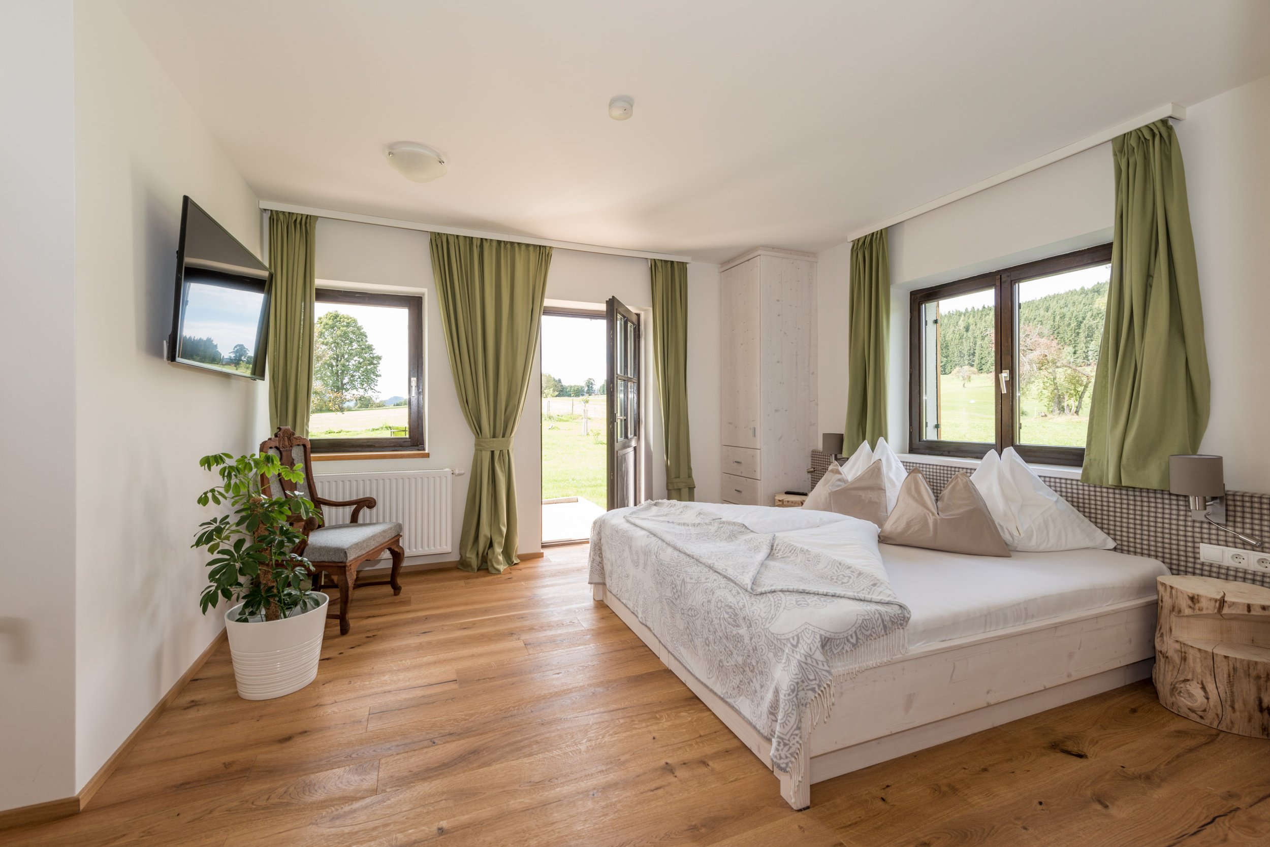 Ferienhaus Alleinlage Österreich, Großzügige helle Appartments,