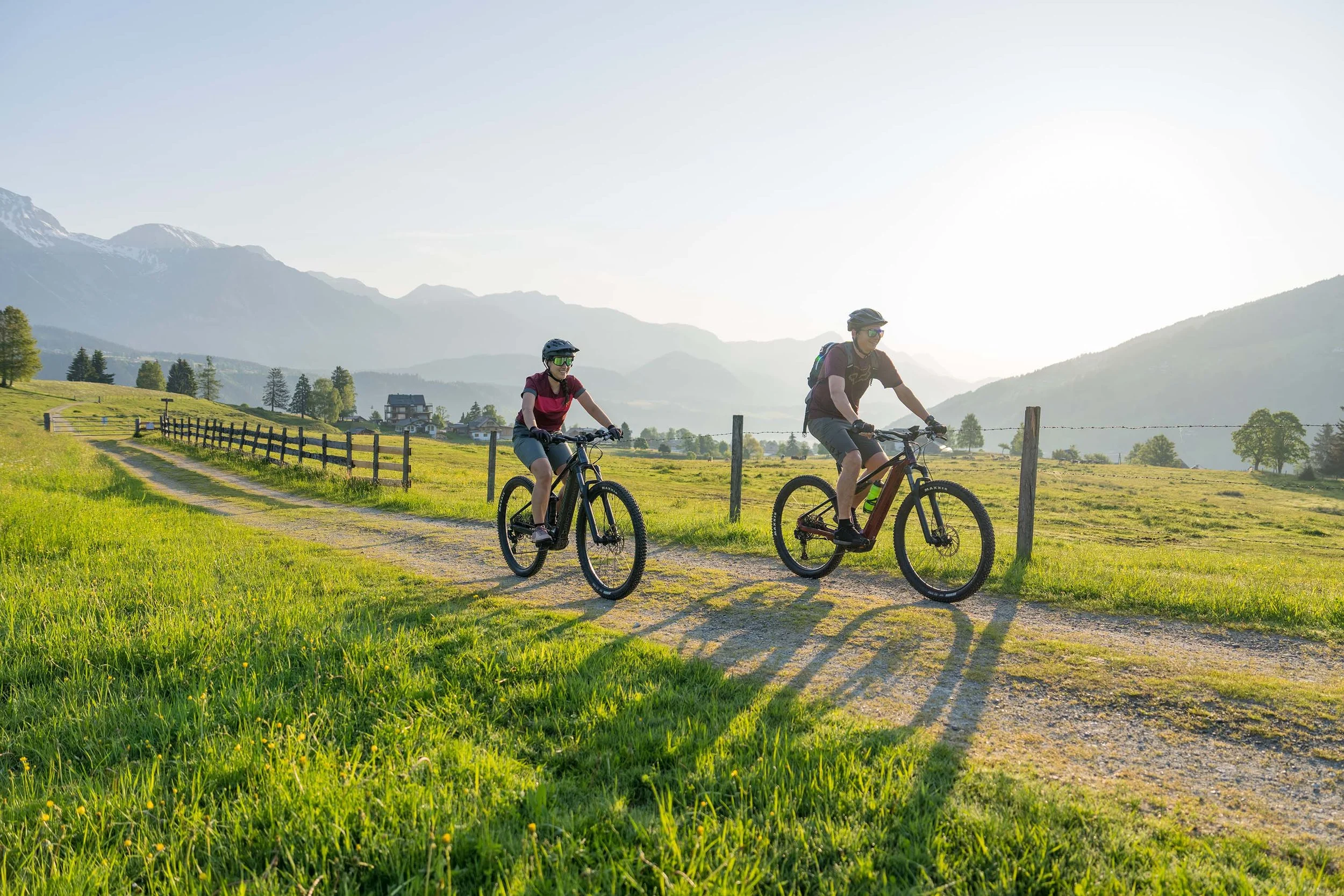 Top-Service für Radfahrer: Werkzeug, Montageständer und Waschplatz für Mountainbikes und E-Bikes.