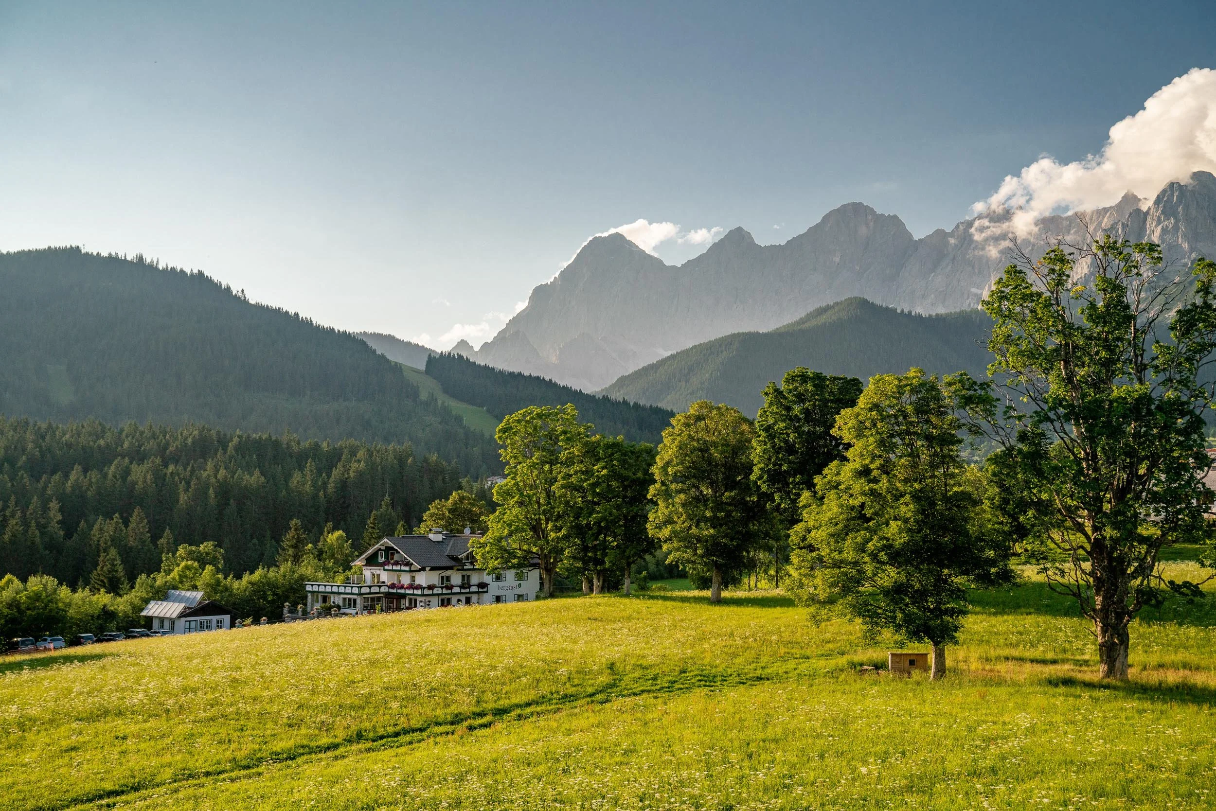 blick zum Landhuas Bergrast in die Wanderregion Ramsau