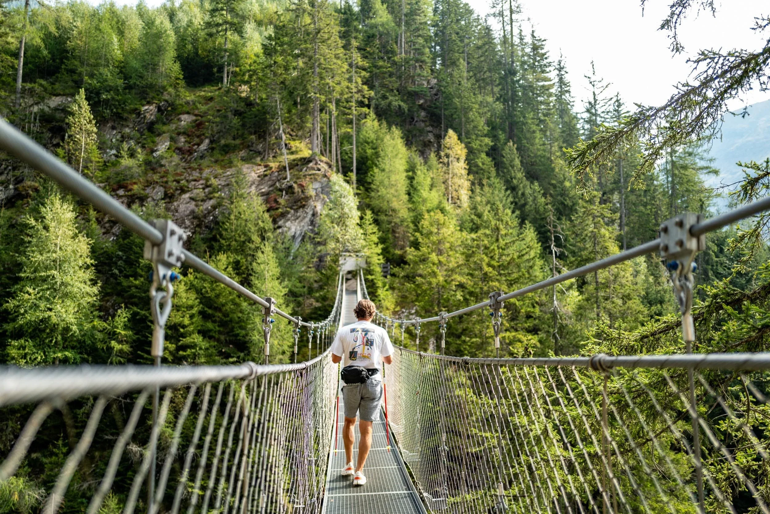 Adrenalin pur am Dachstein: Klettern auf einem der 30 spektakulären Klettersteige in der Ramsau am Dachstein, der Wiege der Klettersteige.