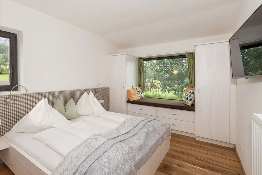  2 Schlafzimmer mit Bad