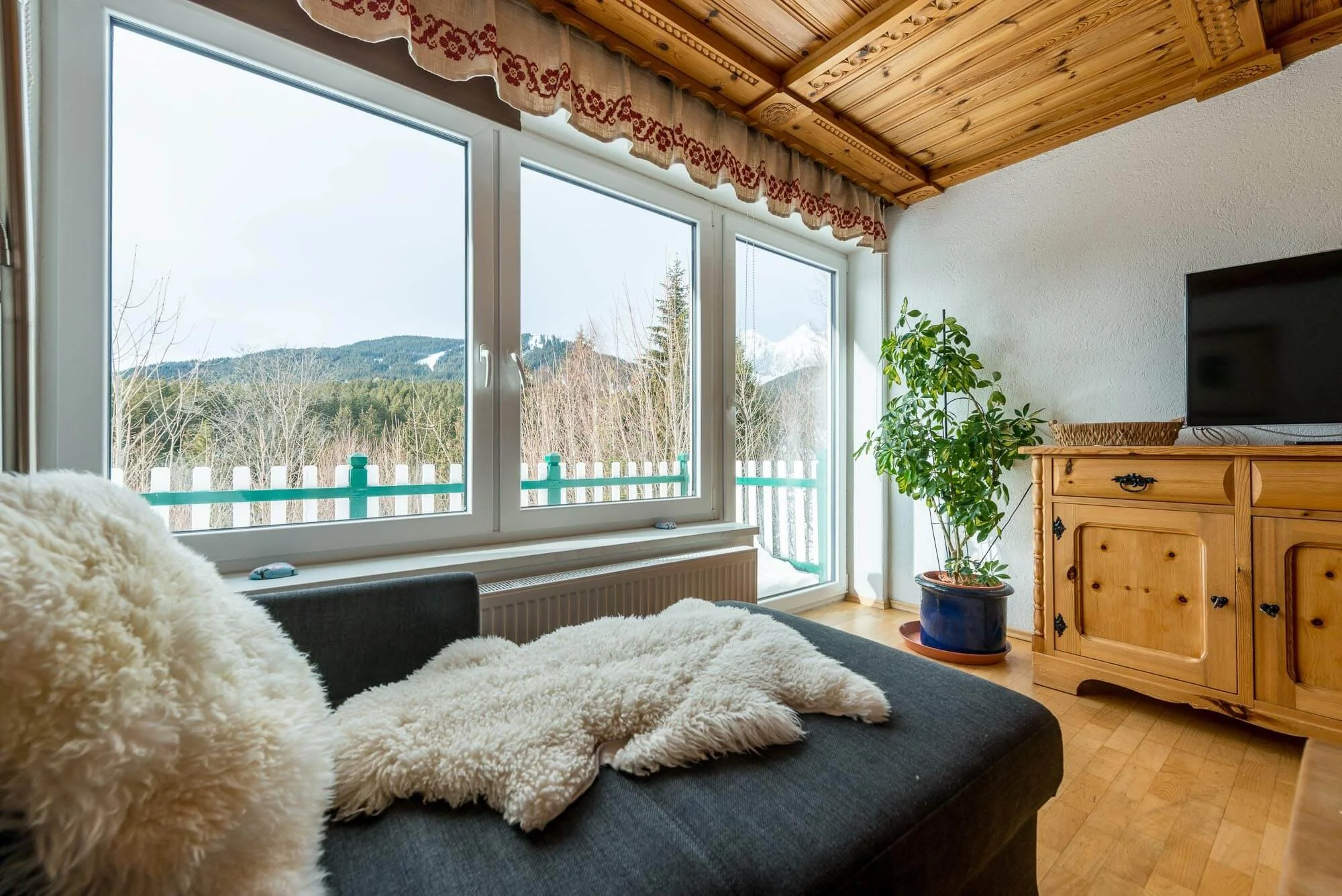 Wohnzimmer mit Bergblick, Ferienhaus mit Sauna