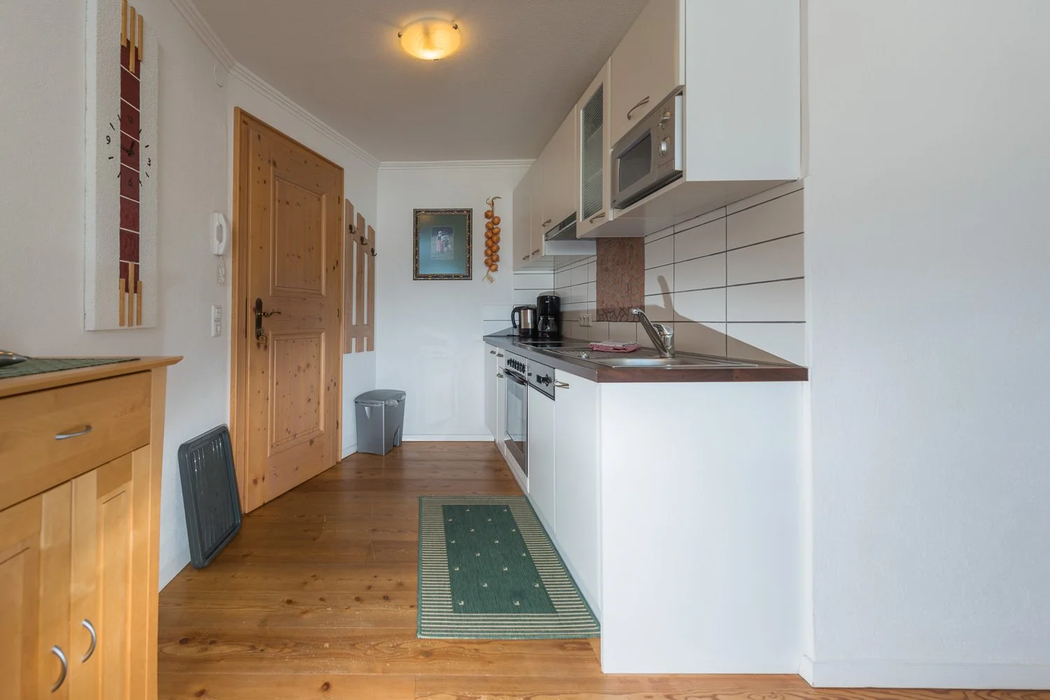 Küche mit Holzboden im Wandergebiet