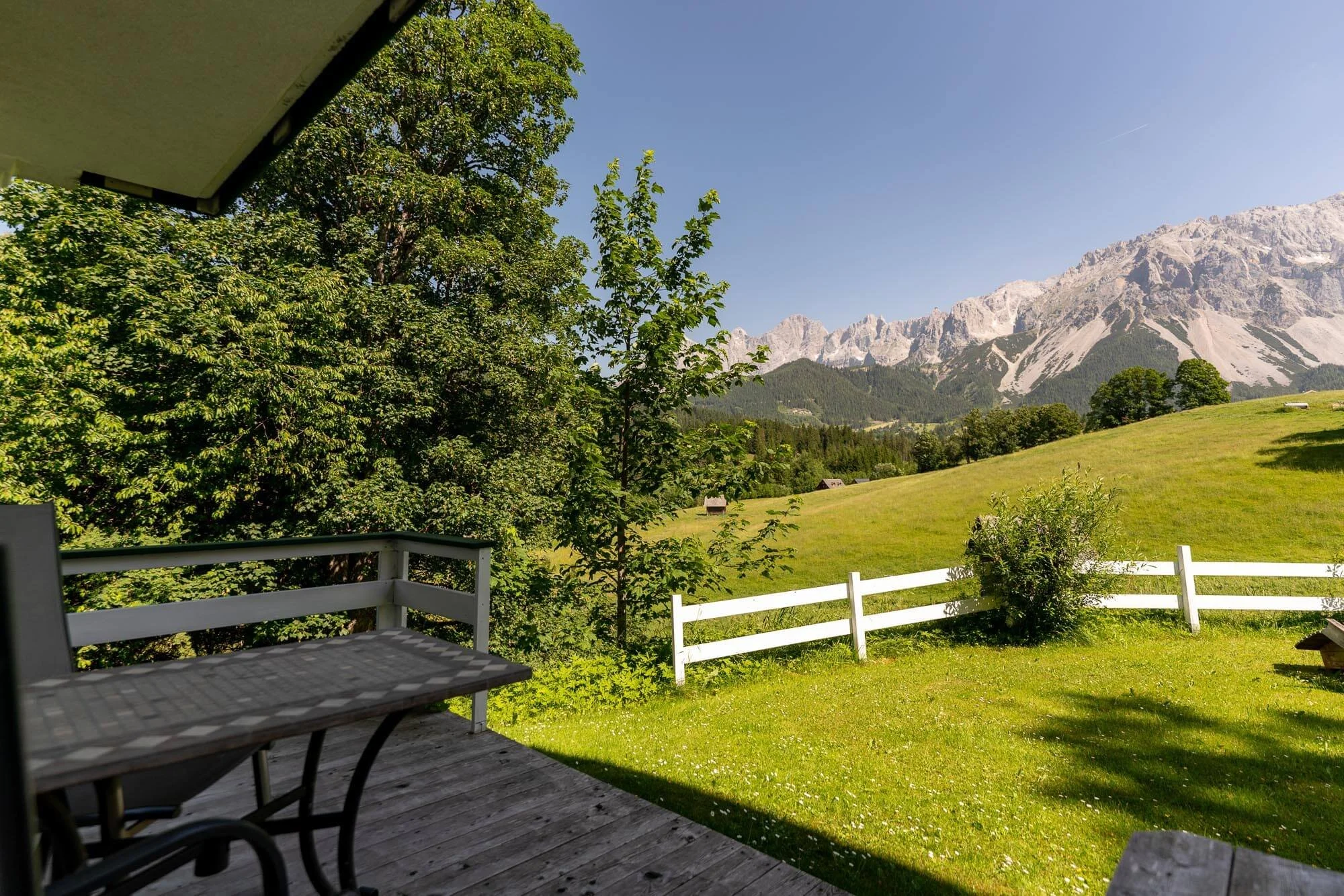 Fereinewohnung mit garten Terrasse zum Dachstein