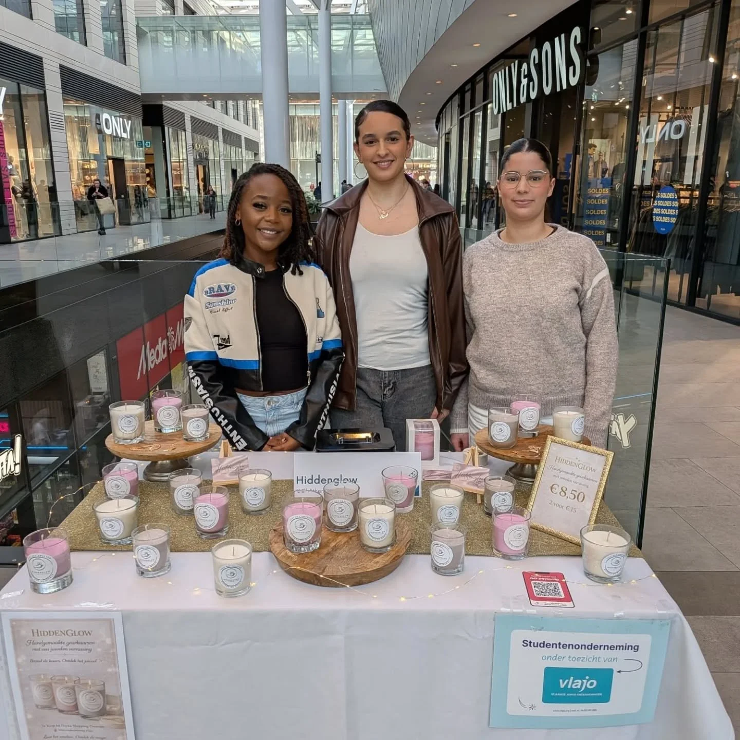 3 Mini-ondernemingen van 6 BO en CO verkochten zaterdag een hele dag in shopping center Dockx in Brussel. #goatheneumhalle