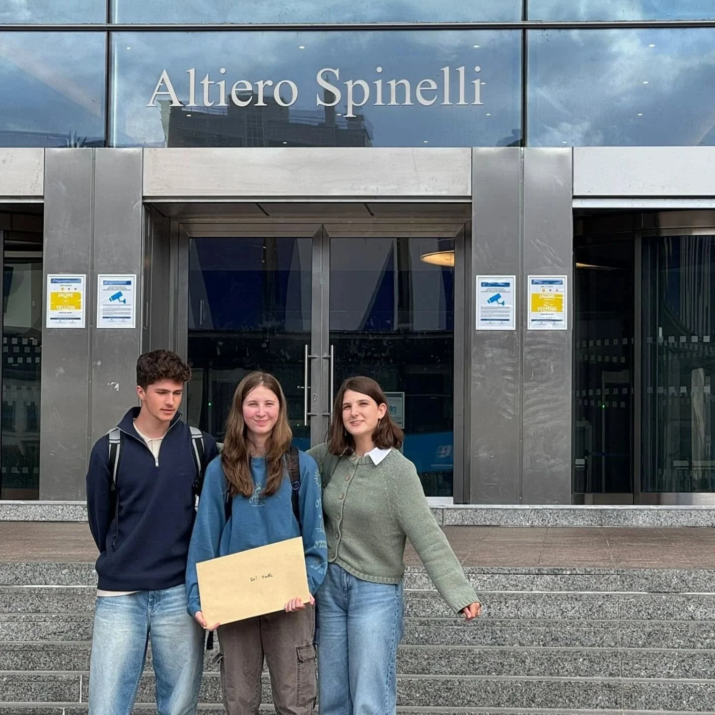 Ook tijdens schooljaar 2024/2025 gaven de leerlingen van het #EPAS programma alles wat ze in huis hadden. Hierdoor behaalden we ook deze keer de titel van European Parliament Ambassador Expert School. Tijdens een indrukwekkende ceremonie in het Europ