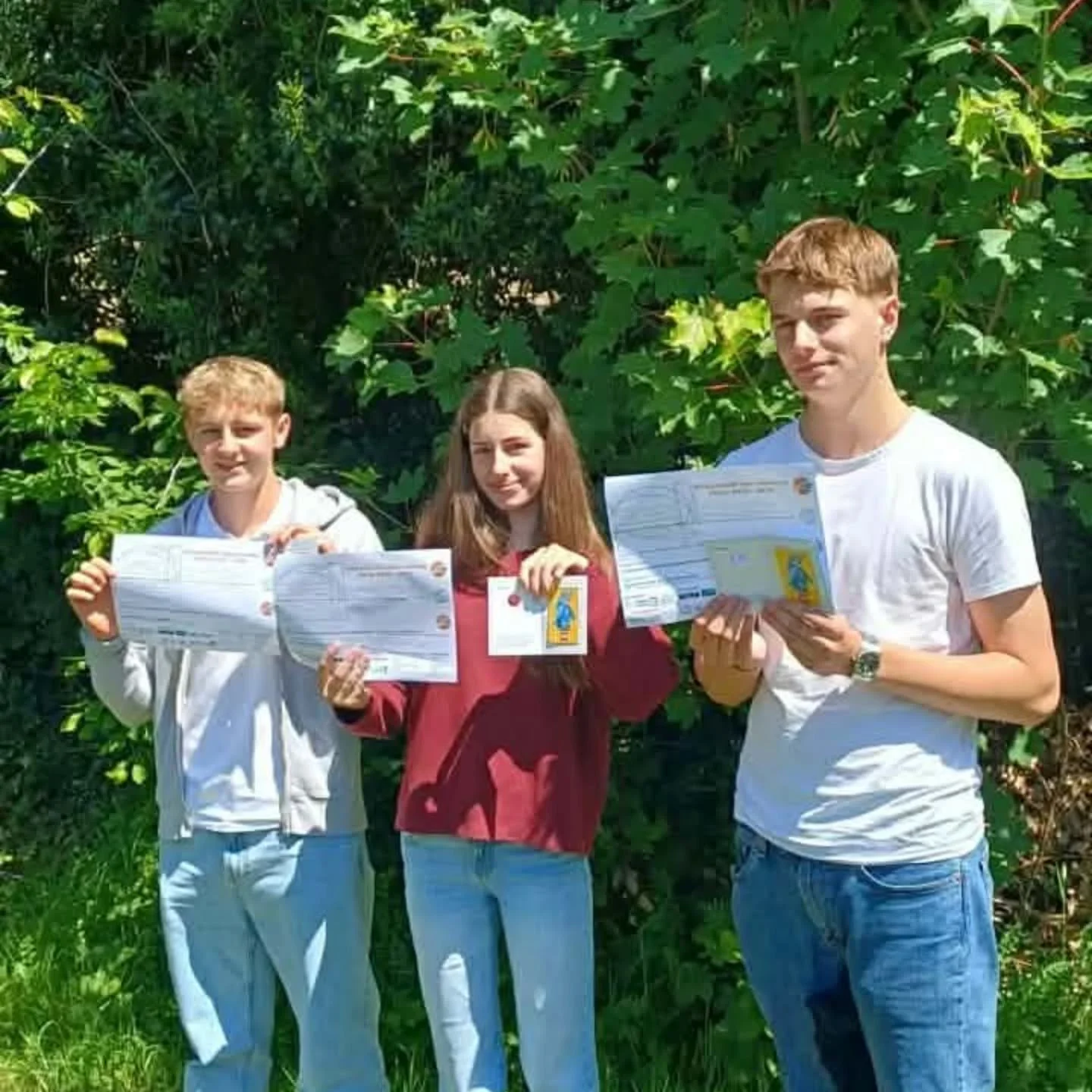 Maar liefst 36 leerlingen van onze school namen dit schooljaar deel aan de Junior Olympiade Wetenschappen. Een prachtige prestatie op zich, waarvoor wij hen allemaal van harte willen feliciteren!

Extra trots zijn we op onze 3 leerlingen die zich wis
