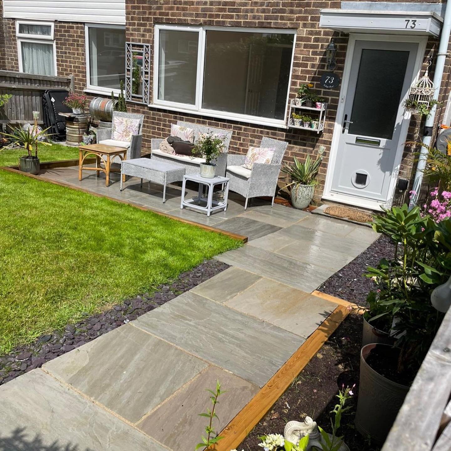 Another fantastic transformation to this garden. Just a few changes can make a tremendous difference to a usable space for outdoor living. Is your garden summer ready? #landscape #landscaping #garden #landscapegarden #gardendesign #patio #fence #fenc
