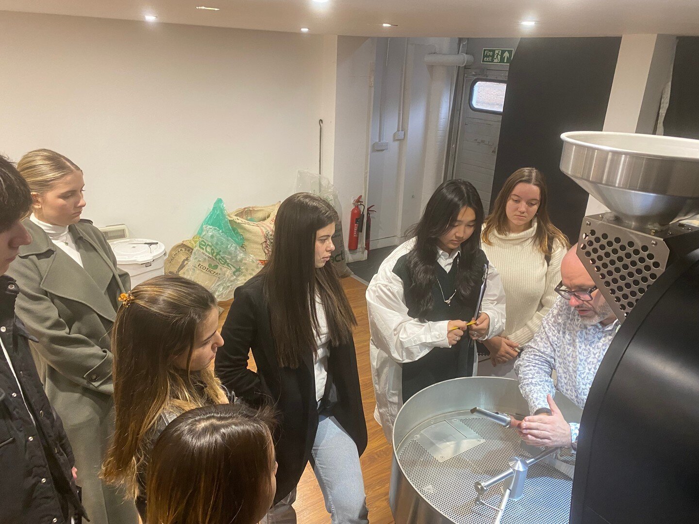 Last year we had the pleasure of attending a roasting course with @hrh_paolo_Scimone at the London School of Coffee. And this weekend we will be returning with a new group of students from @17gcoffee
This means we will have more people able to roast 