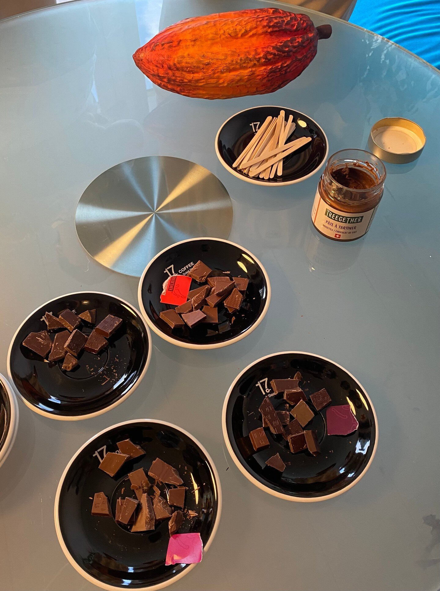 Small batch chocolate company @treegetherchocolate came and gave a very cool workshop and sensory experience at 17g coffee. It works remarkably well with our coffee too!

#specialtycoffee #coffeelover #coffeeroaster #barista #baristalife #chocolate #