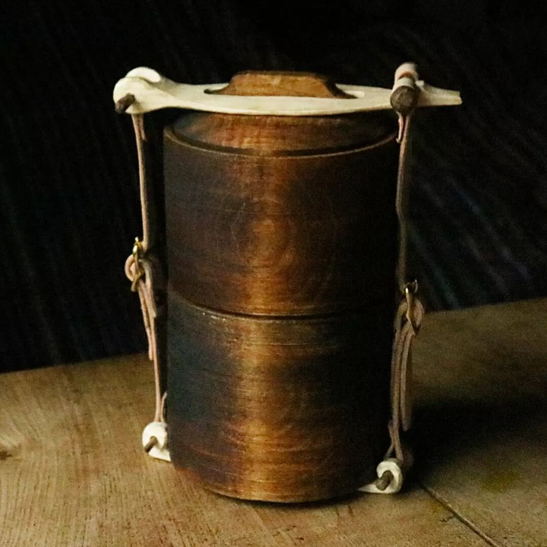 Supperware box..
.
This one is off to it's new home in Colorado, it is finished in Urushi on top of Sycamore. Veg tan leather and Ash mechanism.
.
#supperware #handmade #handtools #woodworking #woodturning #tools #treen #polelathe #greenwoodworking #