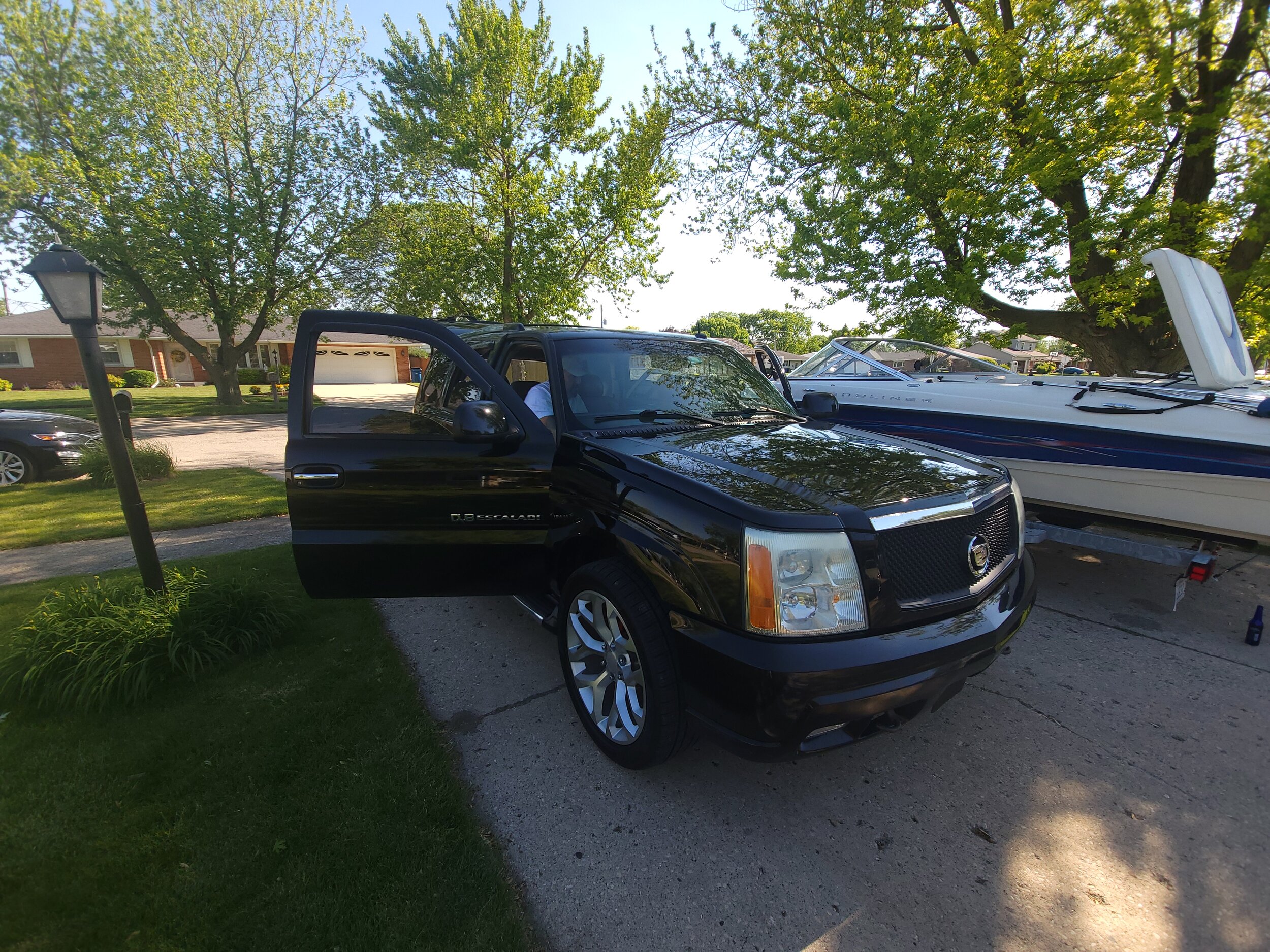 Cadillac Escalade - New Subs & Amp - Kicker