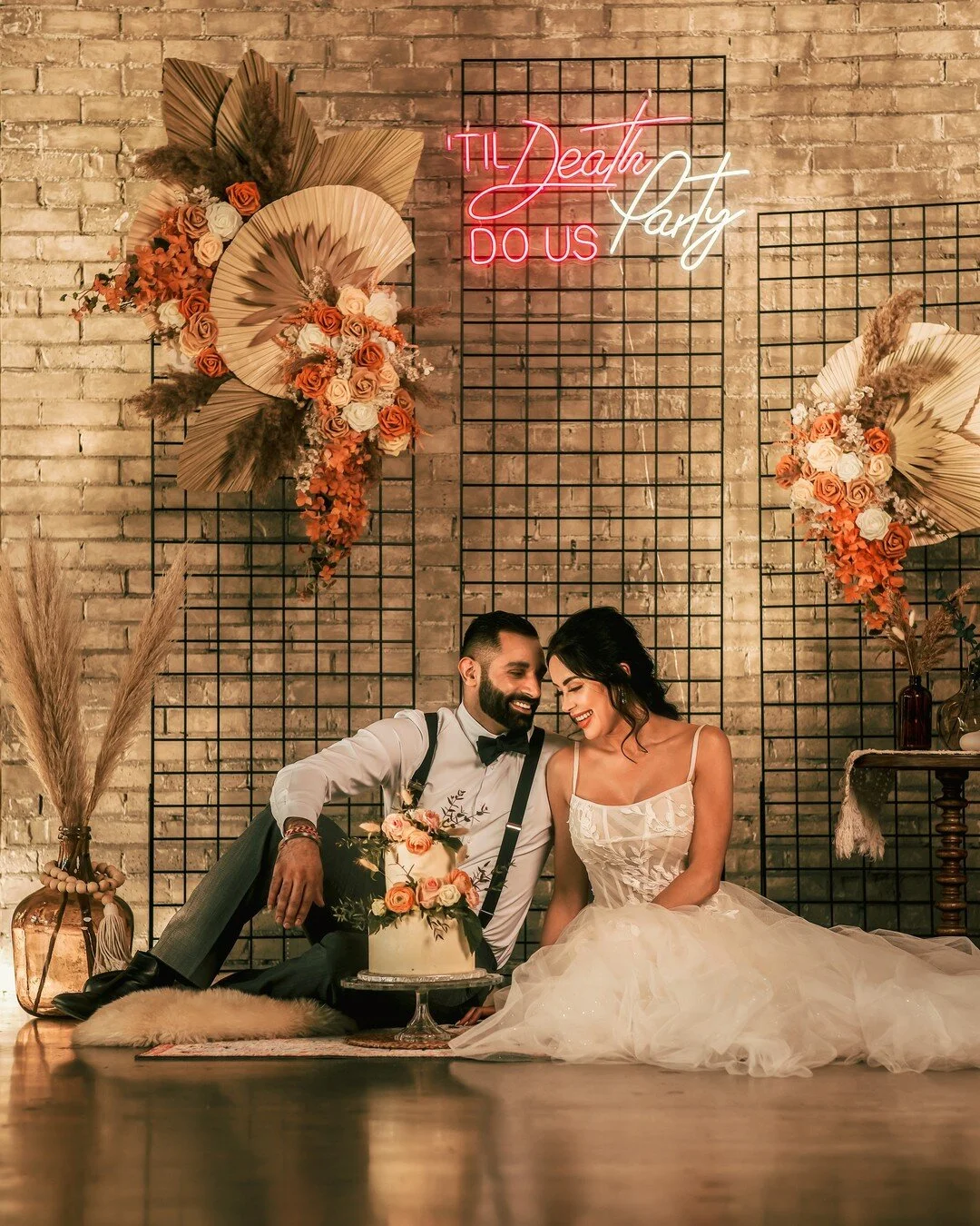 In every wedding day timeline, I always squeeze in some time for the couple to be alone together. Whether they want to take a quick nap, grab a bite to eat, gush about how happy they are, or just sit in silence, ɪᴛ'ꜱ ꜱᴏ ɪᴍᴘᴏʀᴛᴀɴᴛ ᴛᴏ ʜᴀᴠᴇ ᴛʜᴀᴛ ᴛɪᴍᴇ ᴛᴏ