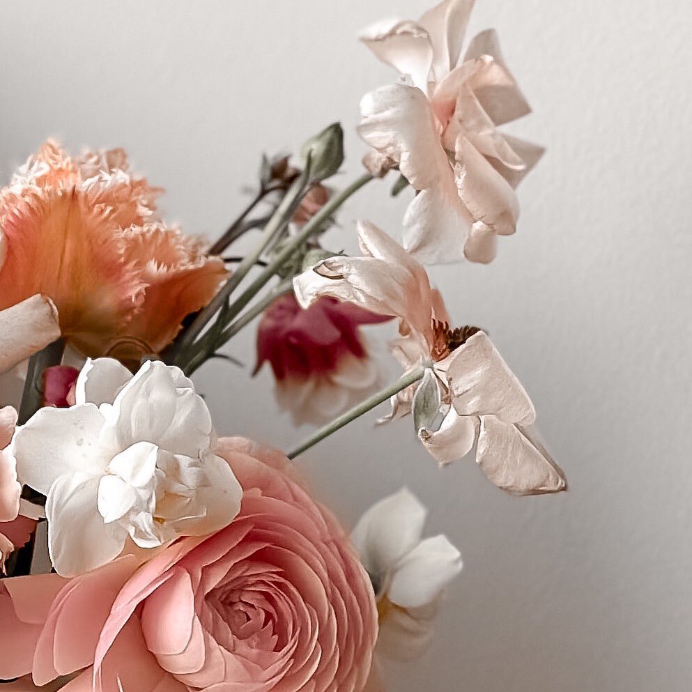 A Bouquet for Her. 💕
#forher #happymothersday #bouquetoflove #ceramicvase