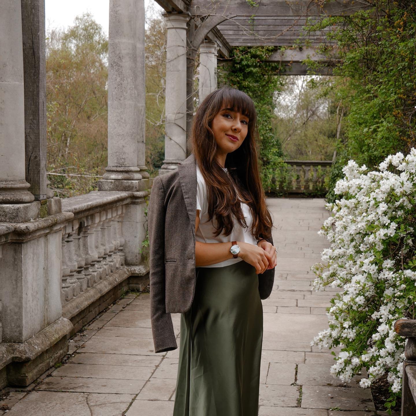 Finally breaking out the silk skirts again 💚 one of my most loved pieces to wear during spring and summer. 

Outfit: blazer @gap shoes @louiseetcie skirt @amazonfashion watch @mavenwatches