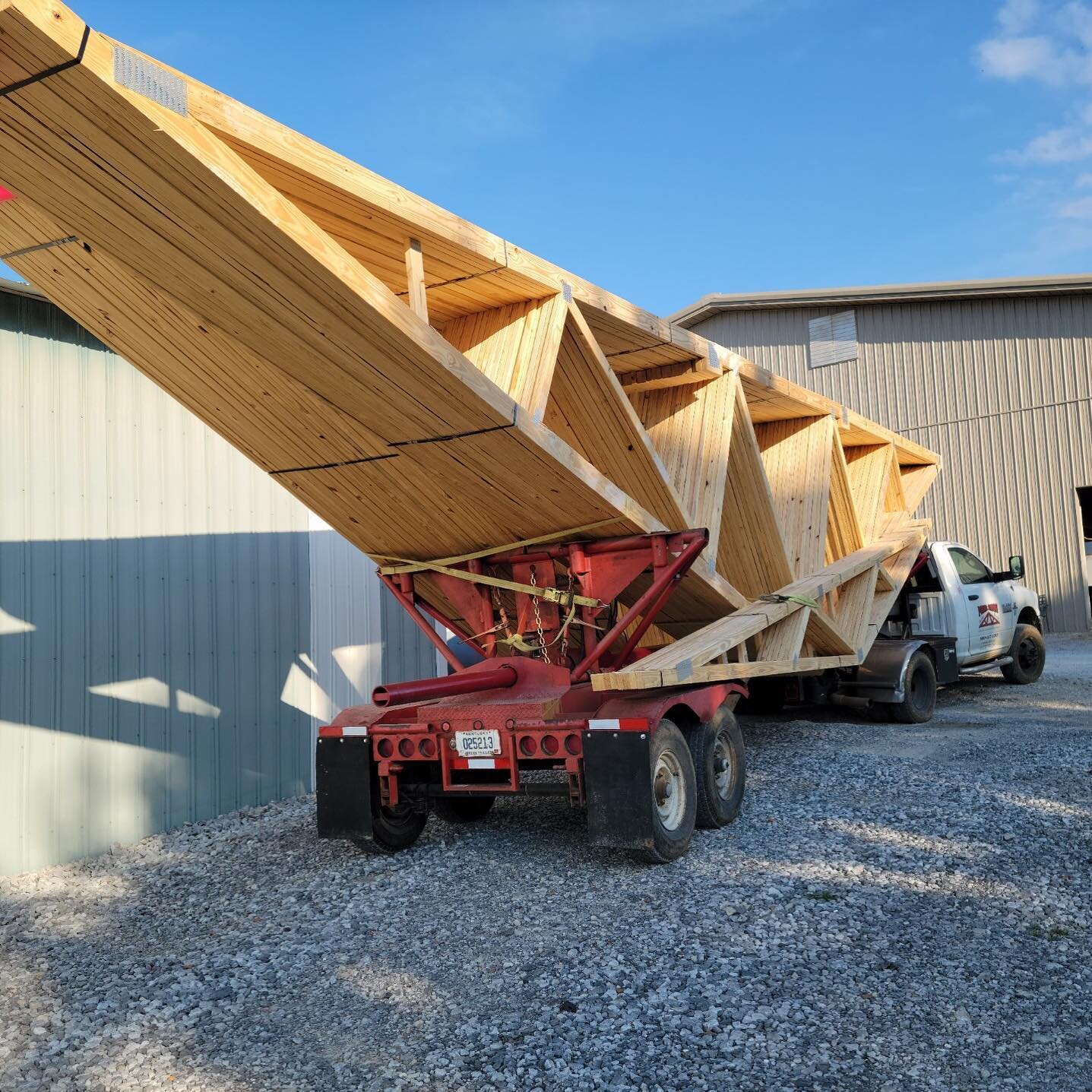 Morning load of townhome trusses heading to Clarksville.
#woodtrusses #powertruss #bestdriversinthebusiness