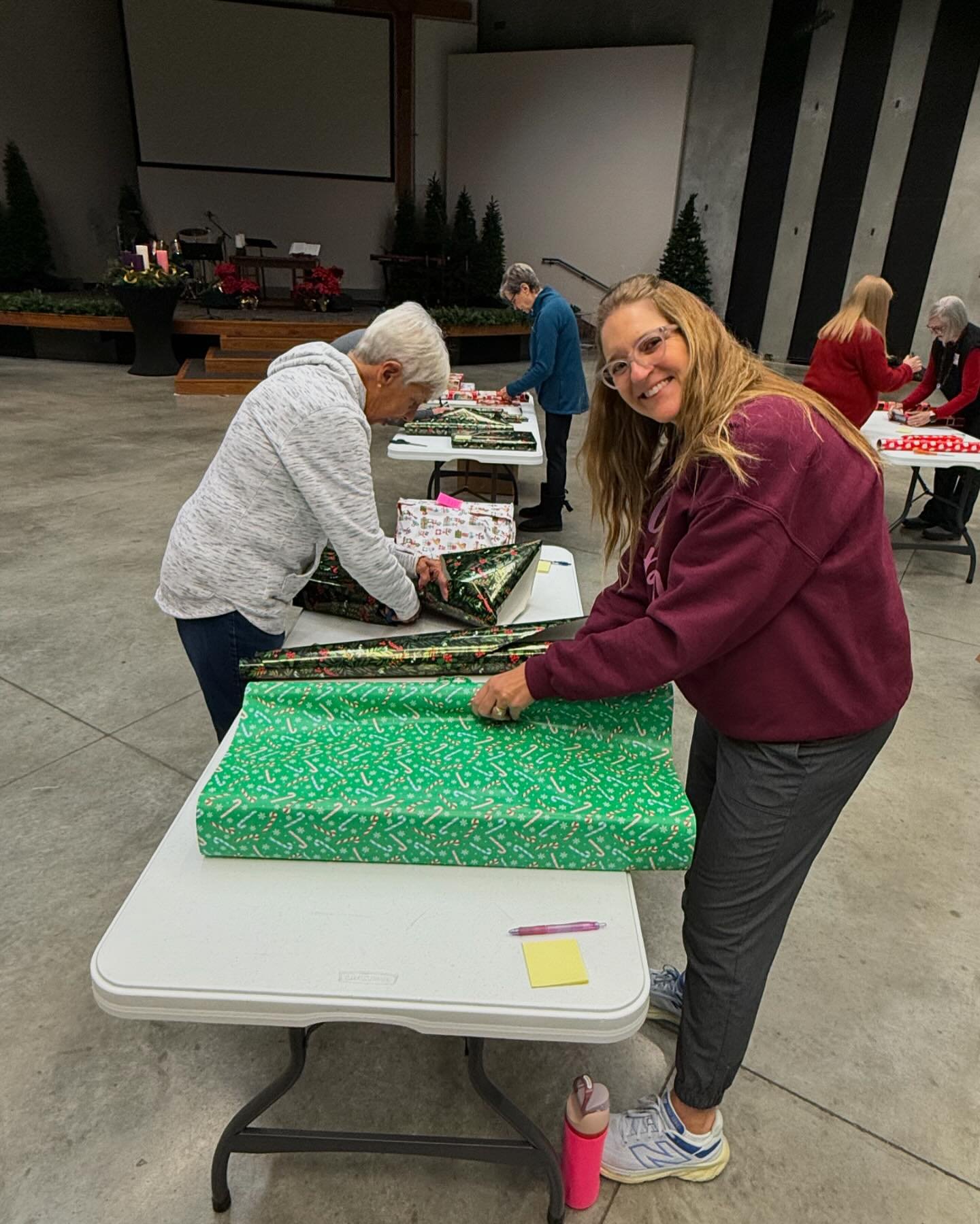 A big thank you to our elves at @rezwest who wrapped toys for this Saturday&rsquo;s Magical Flight to the North Pole! #magicalflight #shadowbuddies