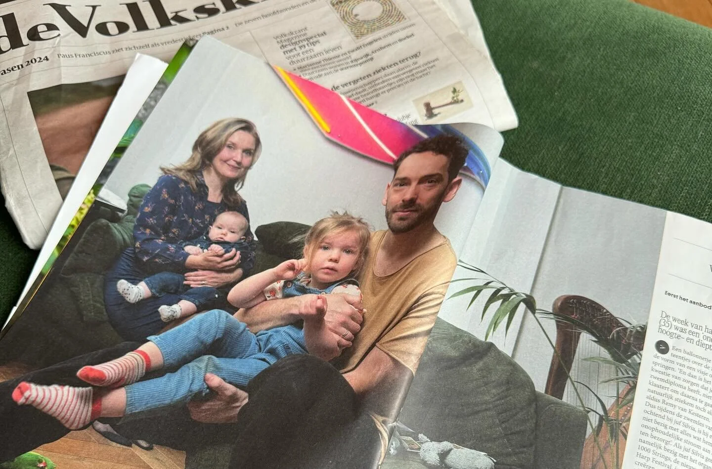 In todays @de_volkskrant about the upcoming @harpfestival_nl (in 3 weeks!!) &amp; swimming lessons with Lena ❣️ thx @eriksmitsfotografie and @lisannevansadelhoff