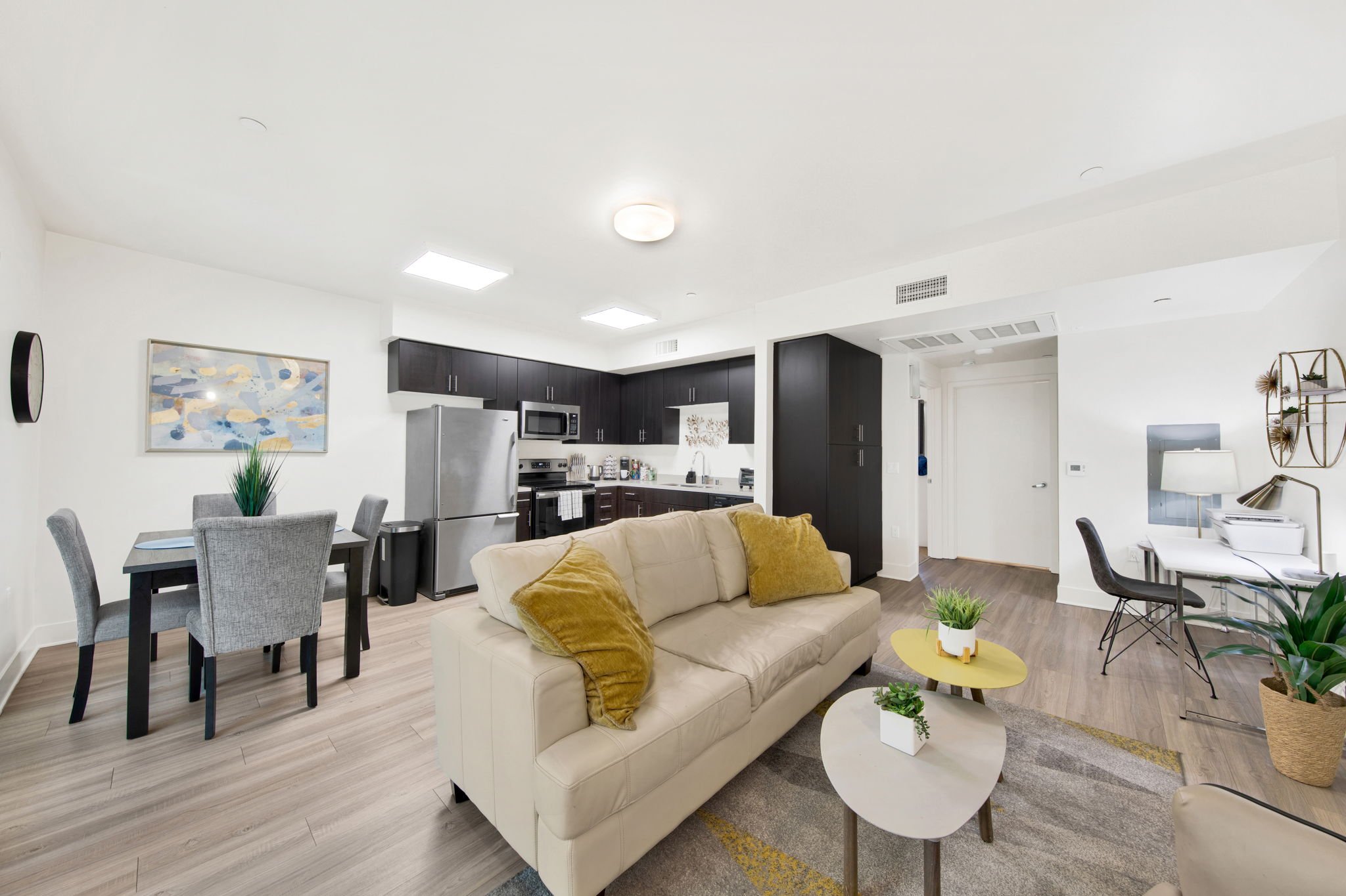 26-web-or-mls-20250325-01-521WColoradoSt-Glendale,CA_026.jpg