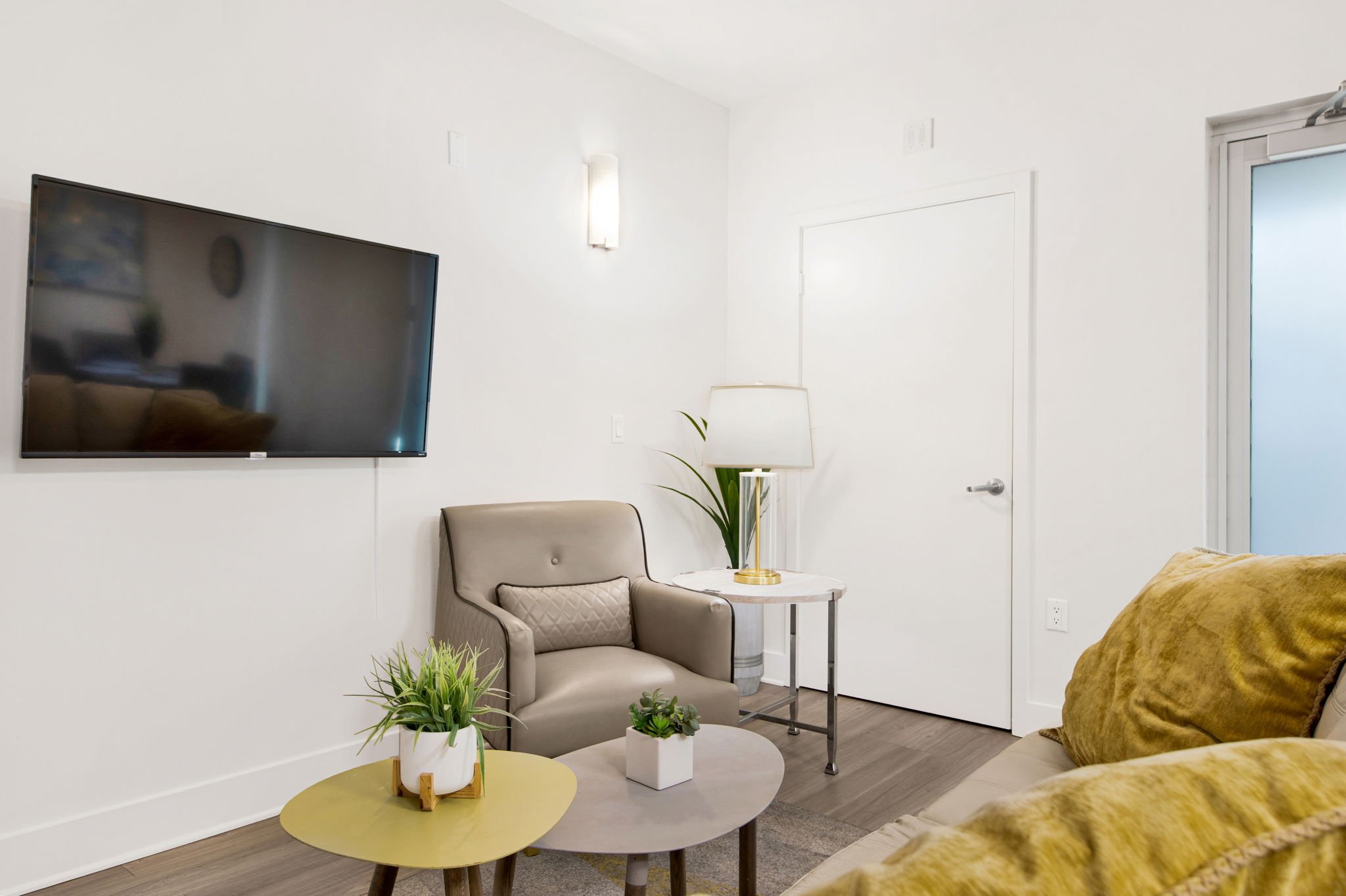 16-web-or-mls-20250325-01-521WColoradoSt-Glendale,CA_016.jpg