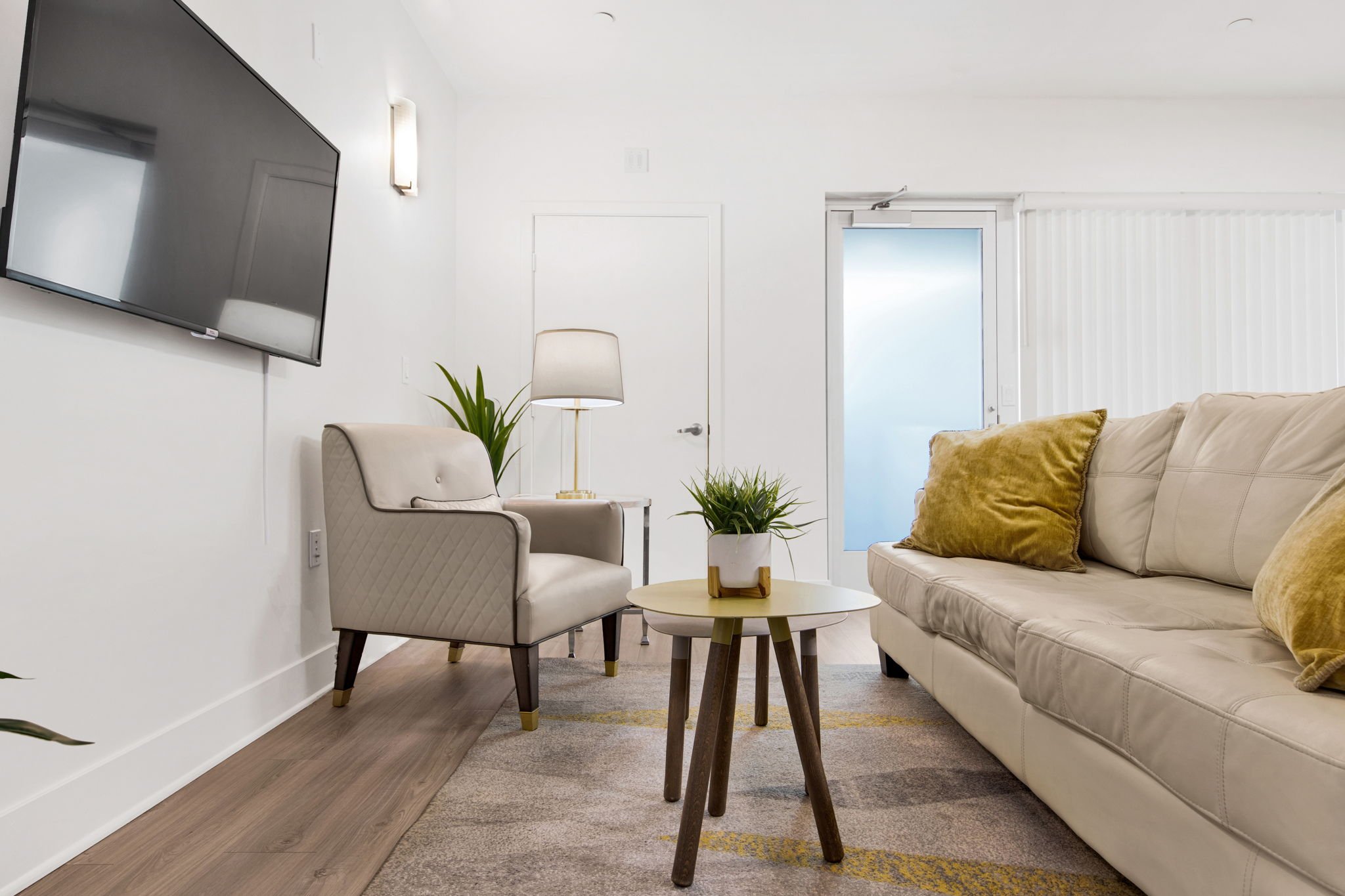 24-web-or-mls-20250325-01-521WColoradoSt-Glendale,CA_024.jpg